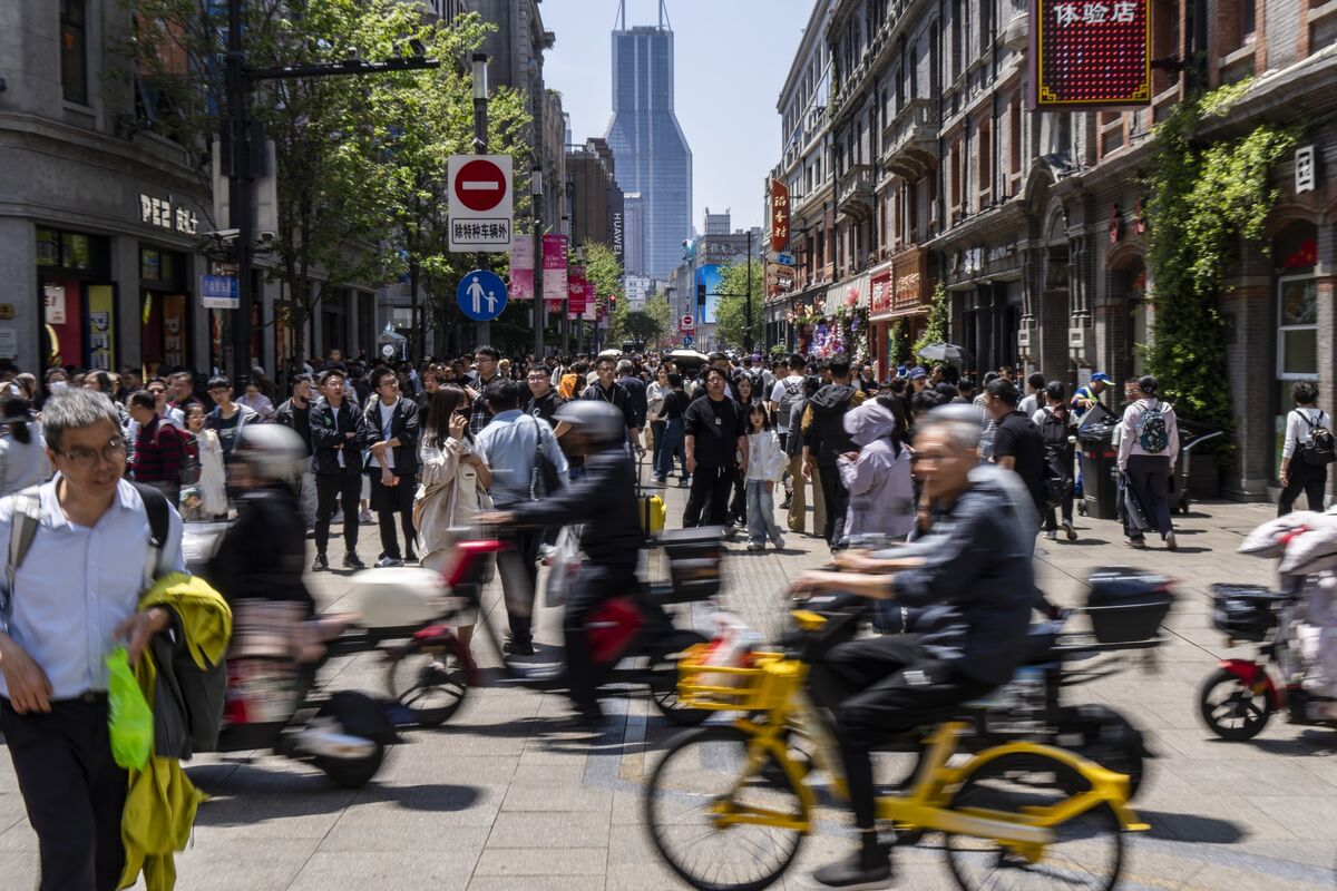 China Politburo Signals Limited Economic Stimulus Despite Slow Growth