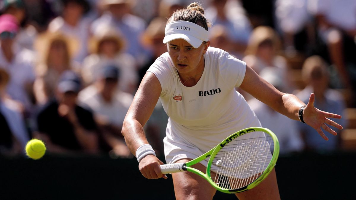 Barbora Krejčíková defeats Zheng Qin-wen to reach the semifinals