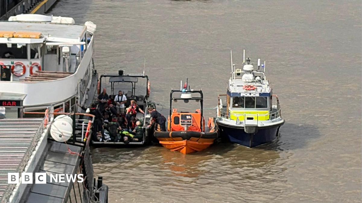 A rescue boat and an Met Police boat next to each other in the Thames