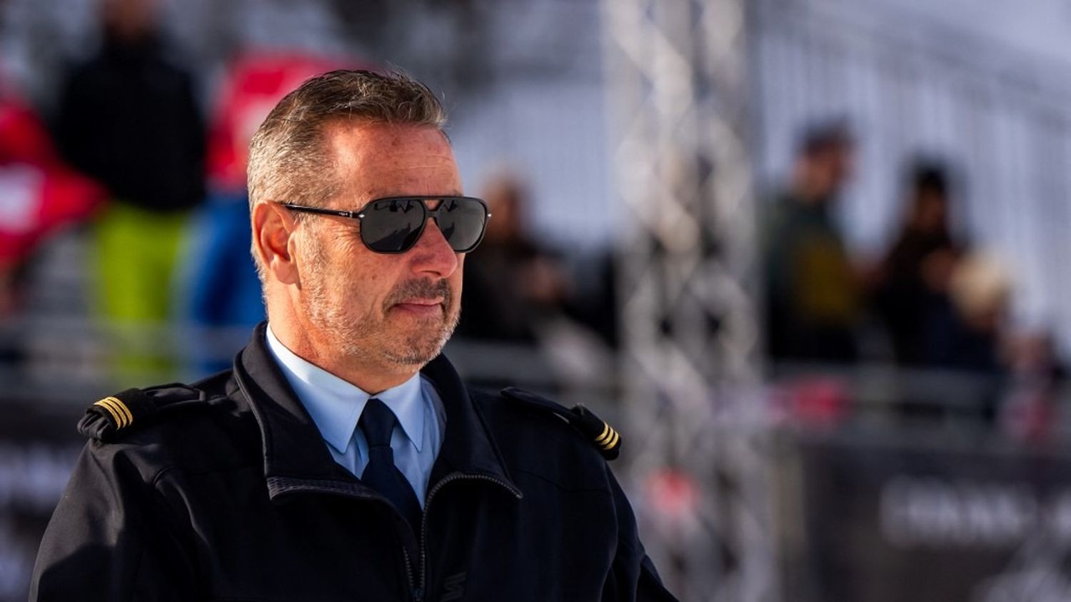 David Vocat, chef des pompiers de Crans-Montana, réagit lors d'une cérémonie d'hommage aux victimes de l'incendie mortel