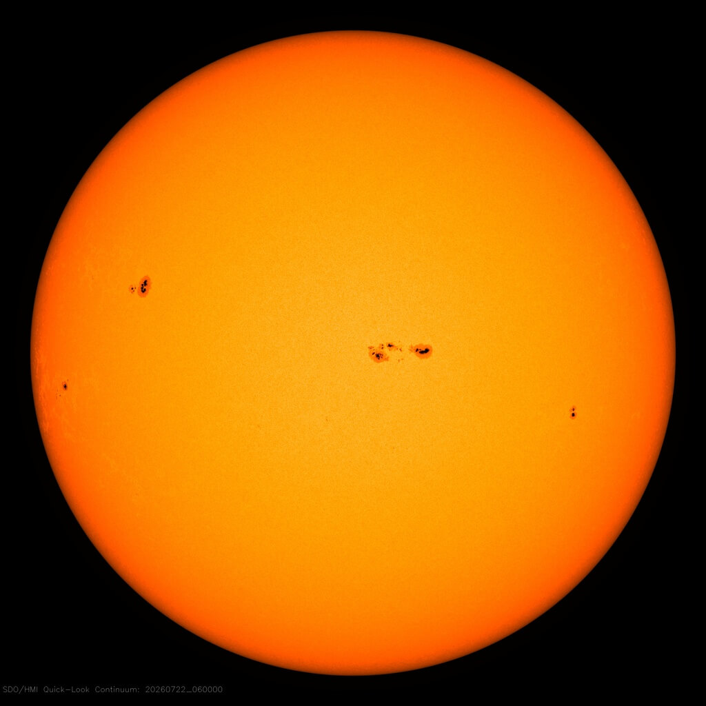 NASA（アメリカ航空宇宙局）の太陽観測衛星「SDO（ソーラー・ダイナミクス・オブザバトリー）」が2026年7月22日に観測した太陽（Credit: Courtesy of NASA/SDO and the AIA, EVE, and HMI