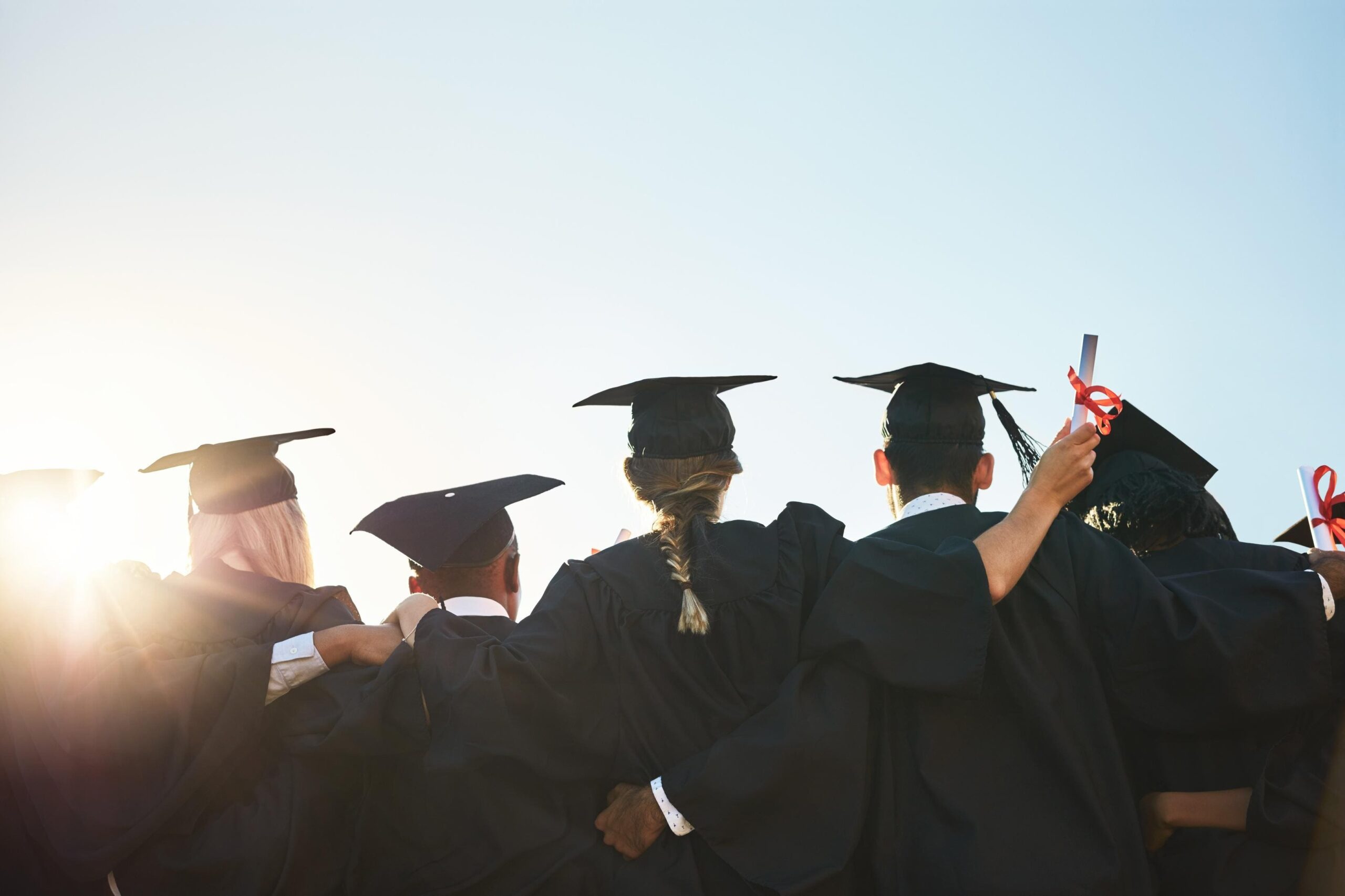 Recent College Graduates Face Rising Unemployment as Entry-Level Jobs Decline