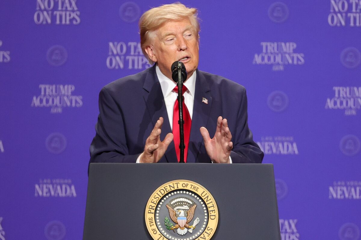 Trump Faces Divestment Requirement Under Senate Crypto Bill Ethics Proposal