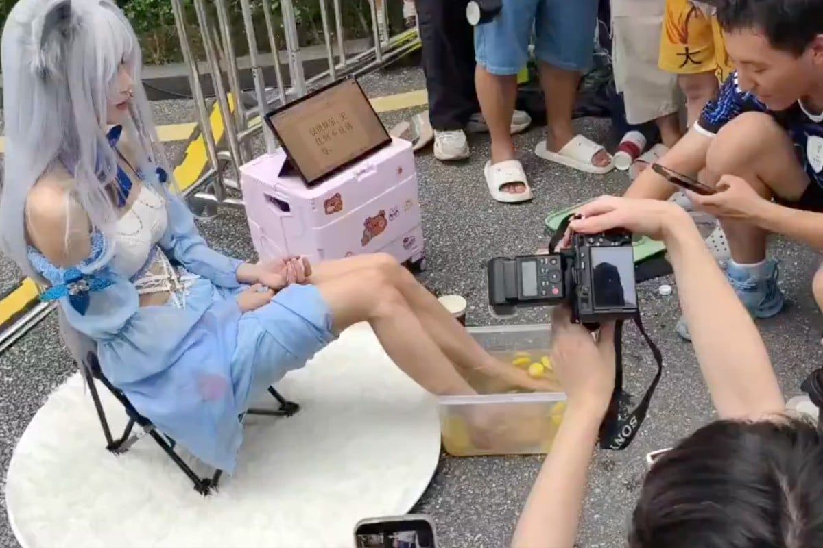 Guangzhou Cosplayers Evicted From Convention Over Feet Juice Lemonade