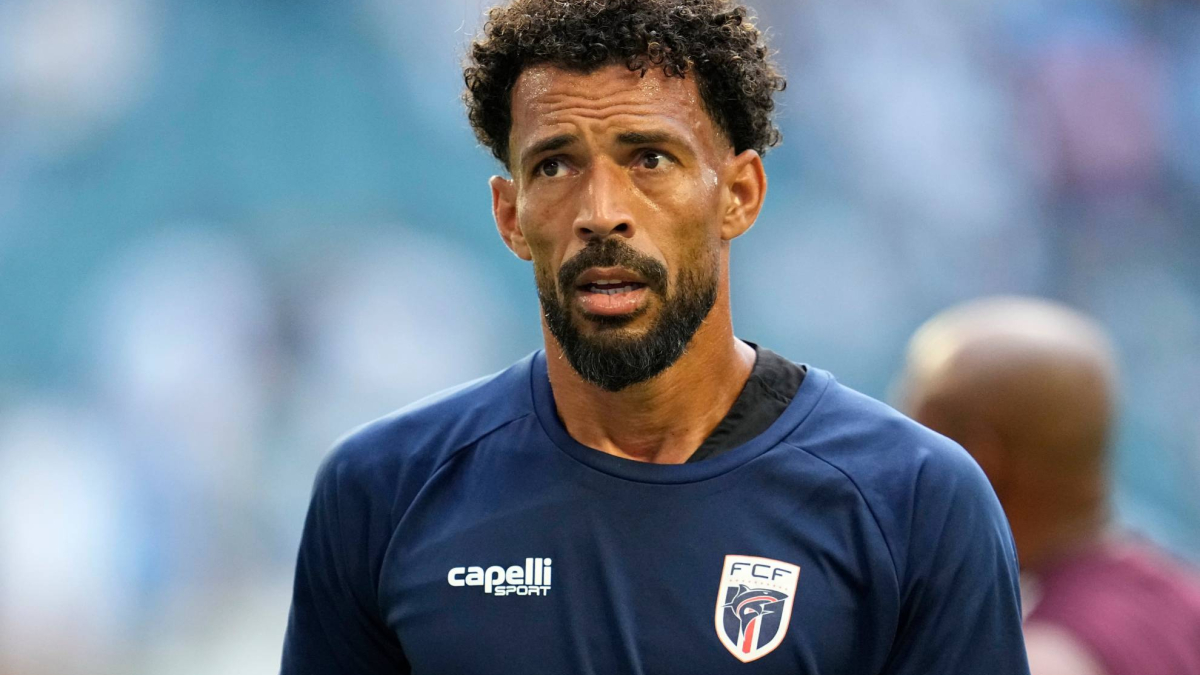 Vozinha Arrives in Chile to Join Colo-Colo Following Massive Fan Welcome