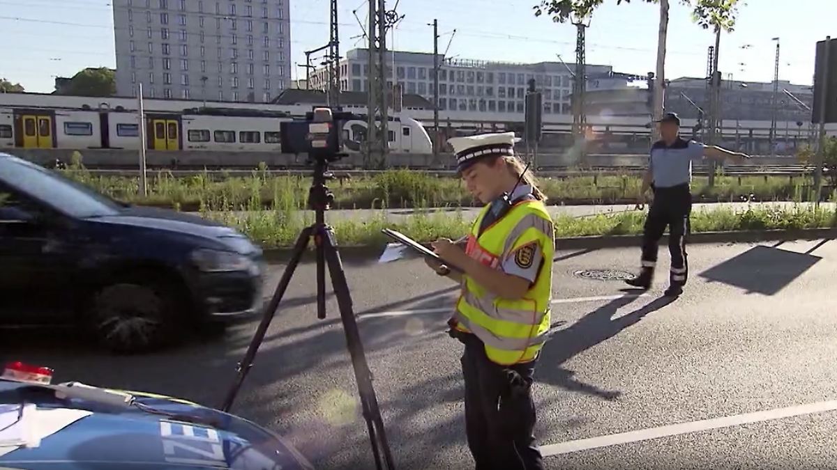 German Police Launch Nationwide Speed Control Campaign to Curb Speeding