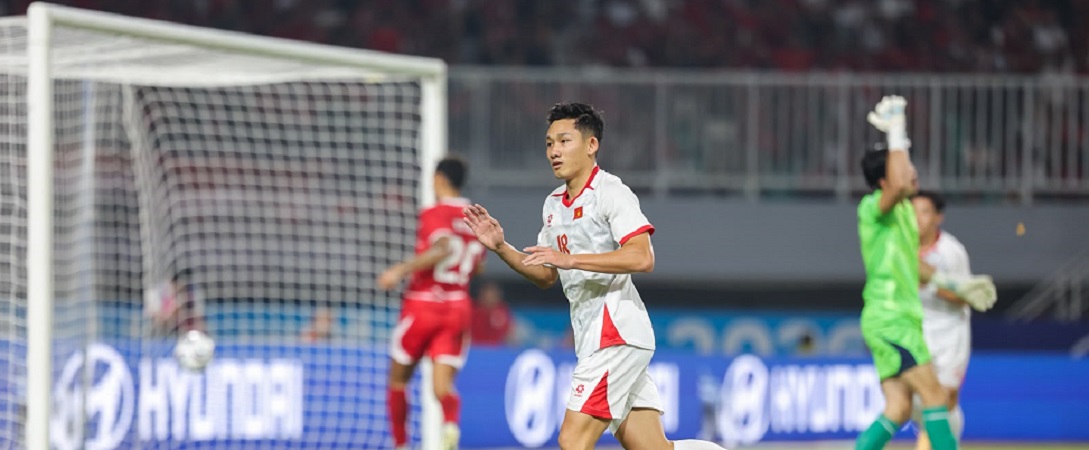 Vietnam Beats Indonesia 3-0 to Top Group A in ASEAN Hyundai Cup