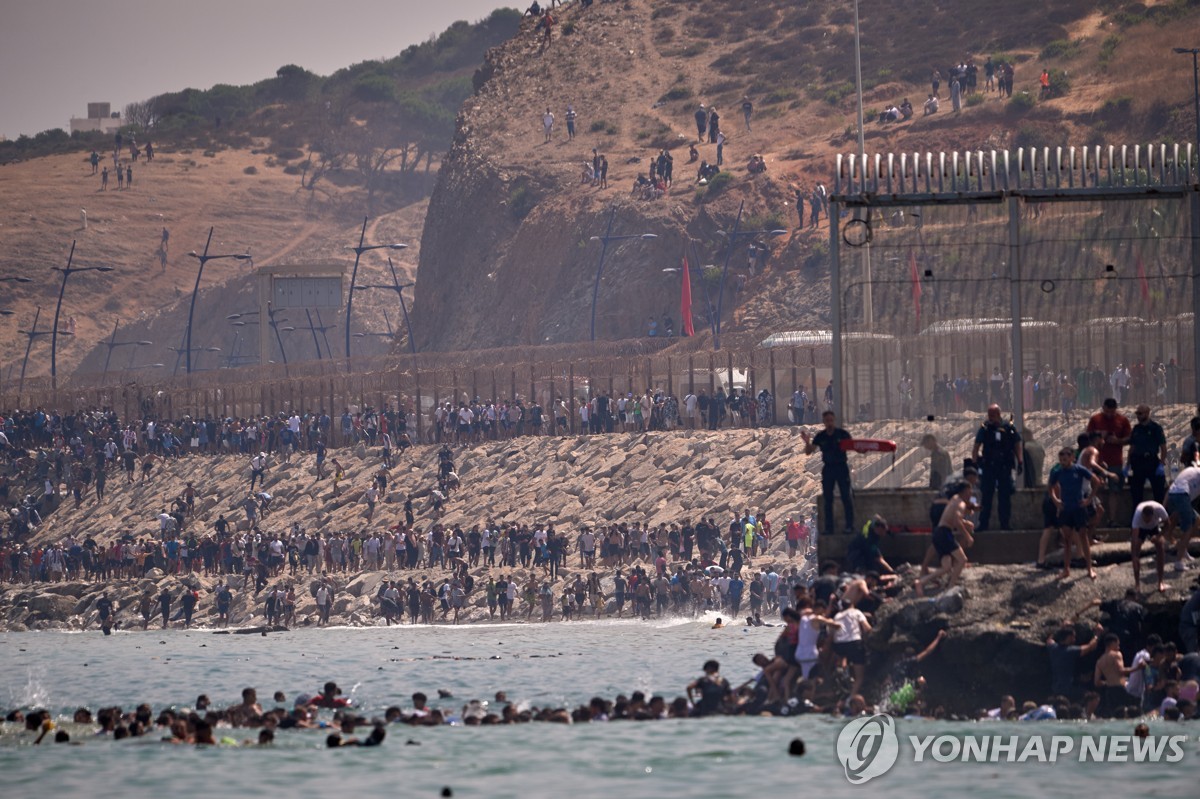 Thousands of Migrants Cross From Morocco Into Spain's Enclave of Ceuta