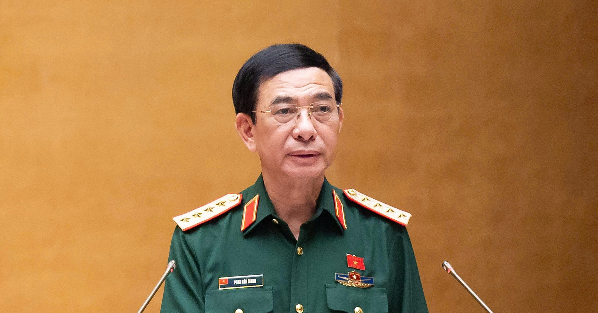 General Phan Van Giang Proposes Amendments to Nine Military and Defense Laws