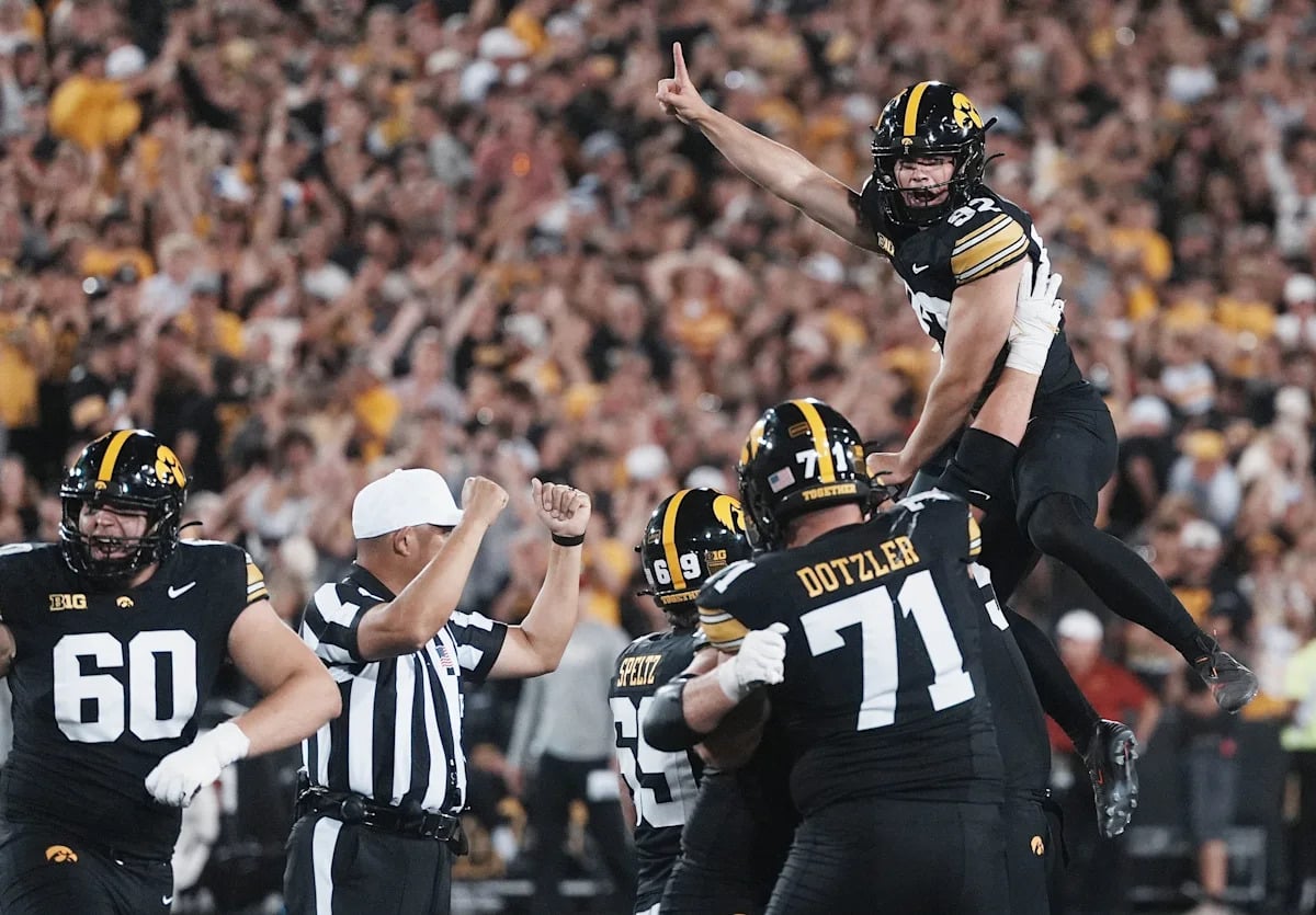 Iowa Kicker Caden Buhr wins game with 42-yard field goal