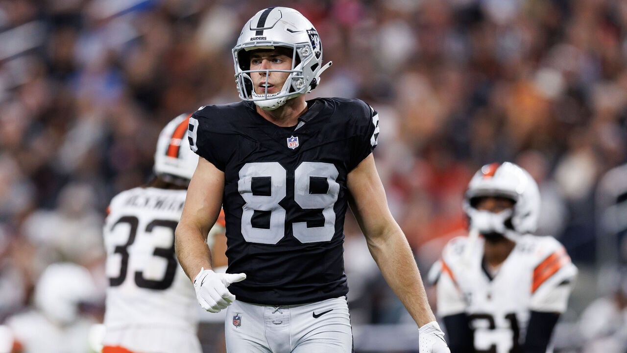 Brock Bowers to Miss Start of Raiders Season After Meniscus Surgery
