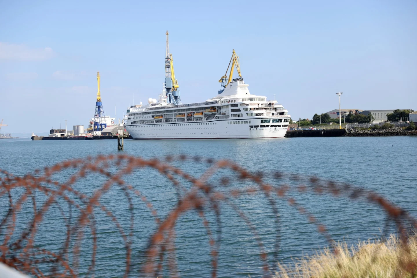 Villa Vie Residences Suspends Cruise, Evicting 200 Passengers in Cambodia